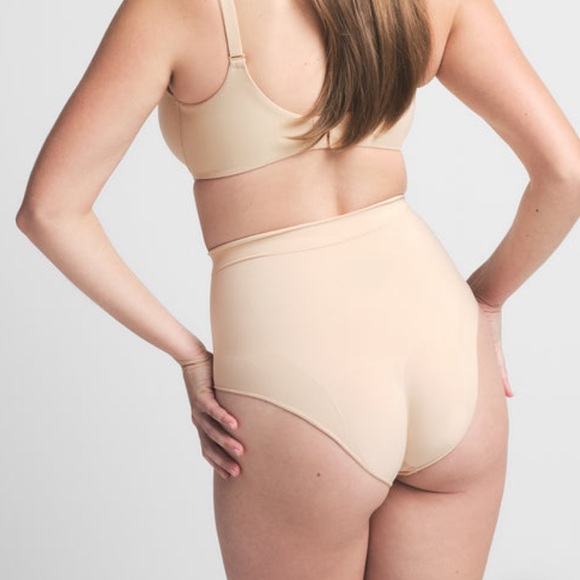 SKIMS Mid-waist Brief - Picture 5 of 13